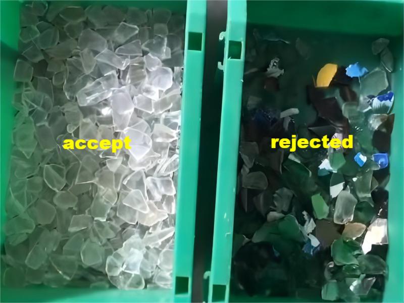 Cullet color sorter used for sorting crushed recycling glass
