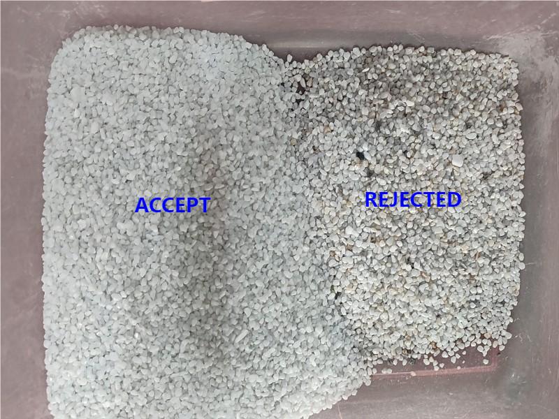 High sorting accuracy for sorting small quartz stone